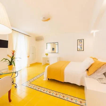 比安卡别墅酒店 4* Forio di Ischia